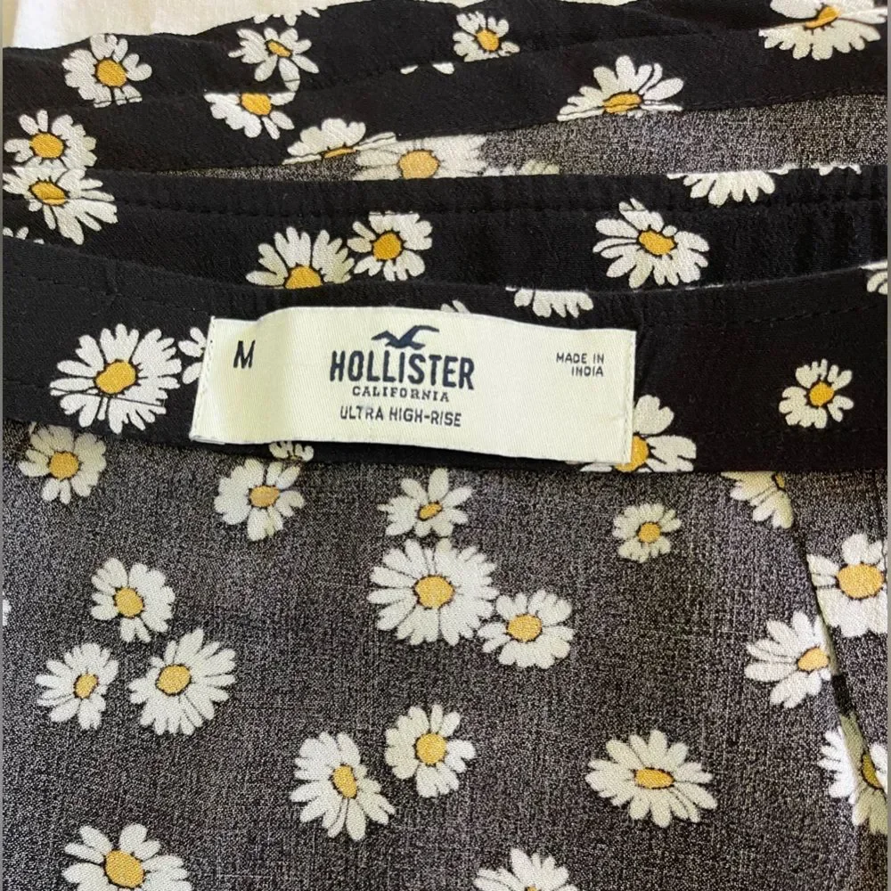 Hollister 🌼 daisy